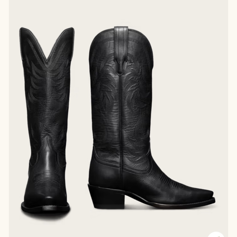 Like New Black Tecovas size 8 in the Annie style. Worn once. Comes with box.